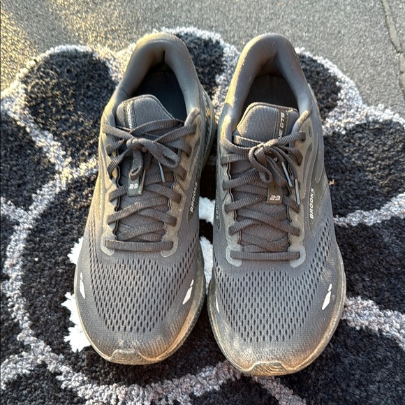Brooks Men's Black Running Shoes - Picture 3 of 6